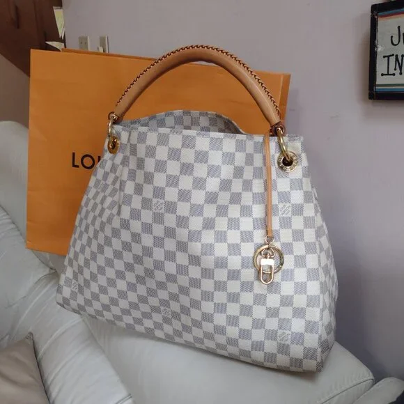💯% authentic Louis Vuitton Artsy Azur - Picture 16 of 16